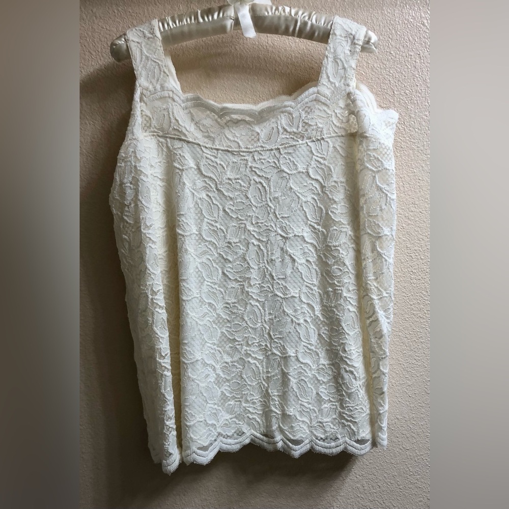 Elegant Lace Sleeveless Top